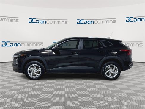 Used 2024 Chevrolet Trax LS w/ LS Convenience Package image 5