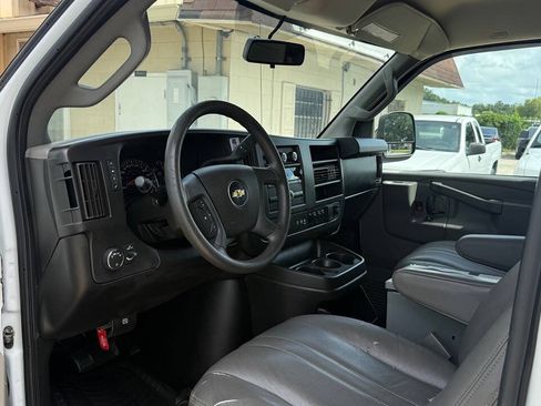 Used 2018 Chevrolet Express 2500 w/ Driver Convenience Package RWD image 12