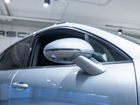 Certified 2026 Porsche Macan AWD/4WD image 17