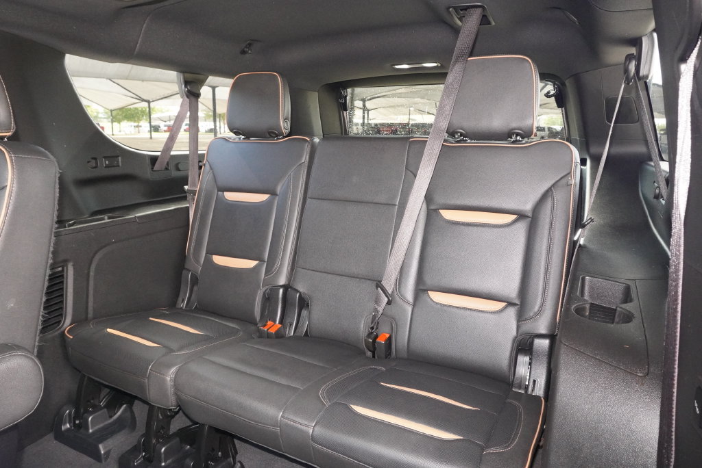 Used 2024 GMC Yukon XL AT4 w/ AT4 Premium Package AWD/4WD image 28