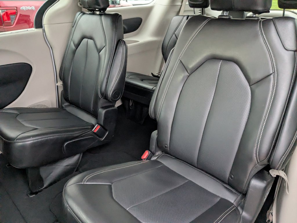 Used 2024 Chrysler Pacifica Touring-L FWD image 24