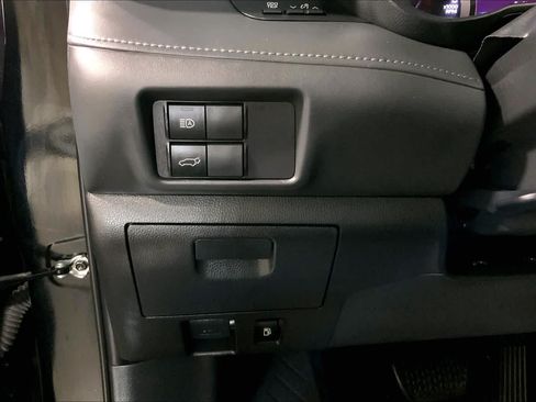 Used 2022 Toyota Highlander XLE AWD/4WD image 35