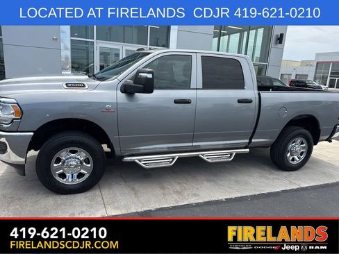 Used 2024 RAM 3500 Tradesman w/ Chrome Appearance Group AWD/4WD image 4