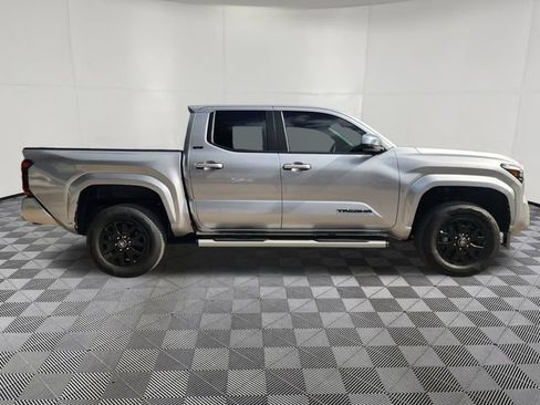 Used 2025 Toyota Tacoma SR5 AWD/4WD image 4