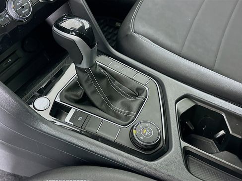 Used 2024 Volkswagen Taos SE image 24