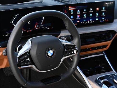 Certified 2025 BMW 330i Sedan image 11