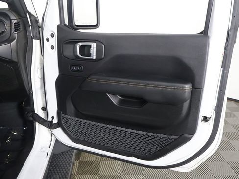 Used 2023 Jeep Wrangler Unlimited Sahara AWD/4WD image 22