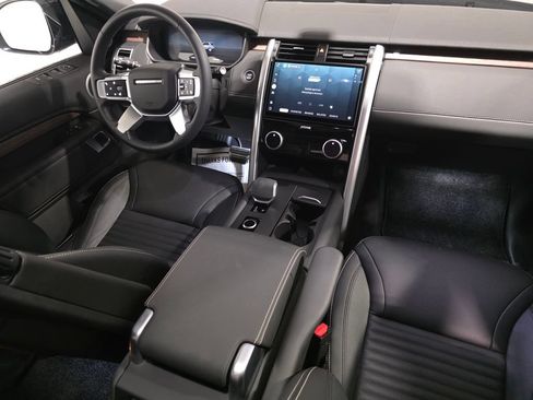 Certified 2025 Land Rover Discovery Dynamic SE AWD/4WD image 15