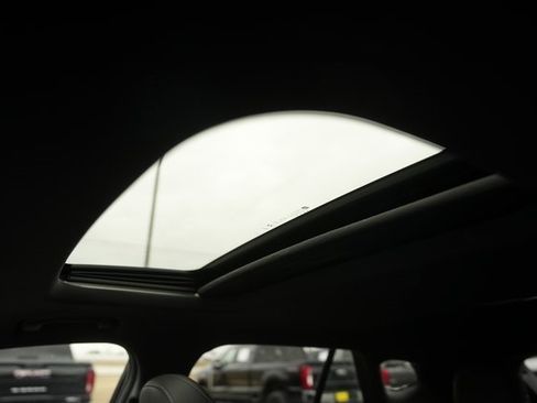 Used 2025 Chevrolet Trax RS w/ Sunroof Package image 11