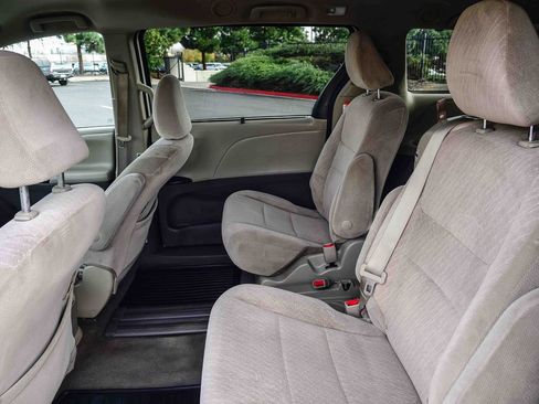 Certified 2020 Toyota Sienna LE image 21