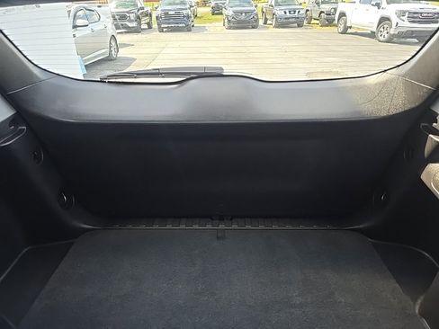 Used 2024 GMC Terrain SLT image 18