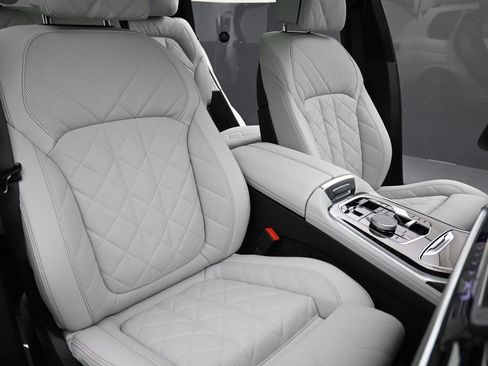 Used 2026 BMW X7 xDrive40i w/ M Sport Package image 22