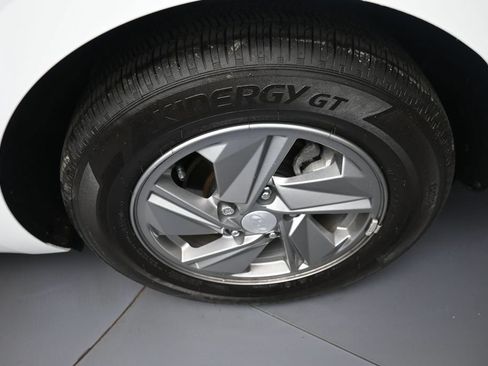 Certified 2025 Hyundai Elantra SE w/ Cargo Package FWD image 15