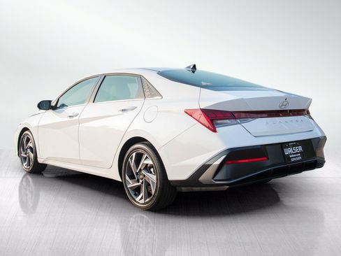 Used 2025 Hyundai Elantra SEL FWD image 3