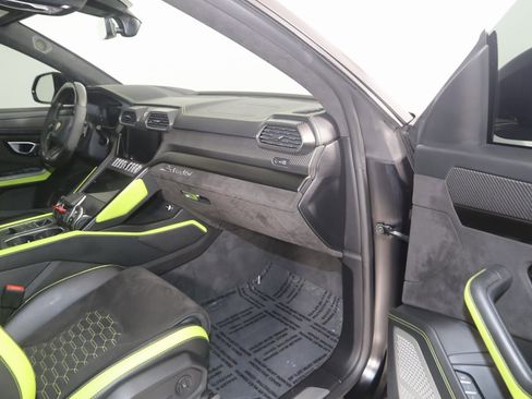 Used 2022 Lamborghini Urus image 75