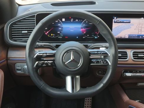 Used 2025 Mercedes-Benz GLS 580 4MATIC image 13
