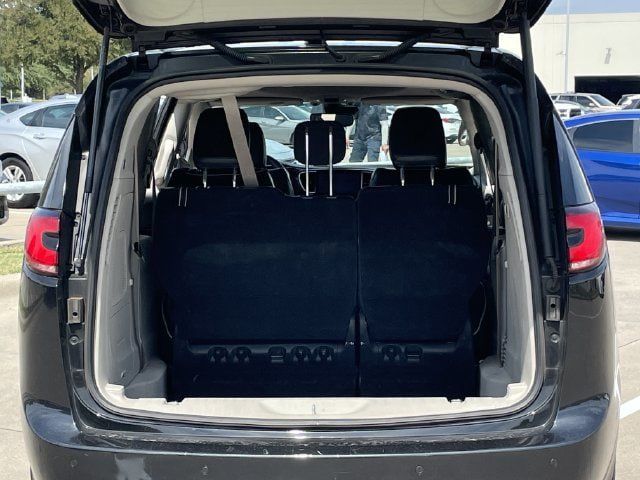 Used 2022 Chrysler Pacifica Limited FWD image 30