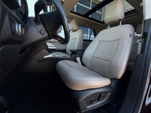 Used 2022 Ford Explorer Limited w/ Limited Technology Package image 5