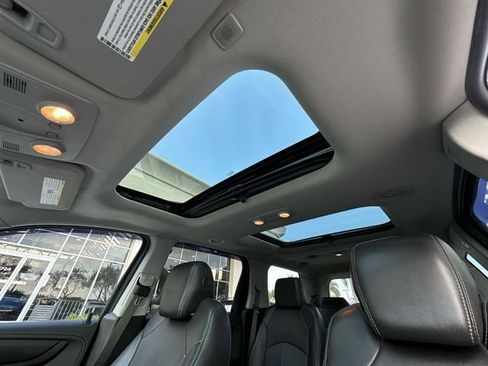 Used 2017 GMC Acadia Limited SLT image 28