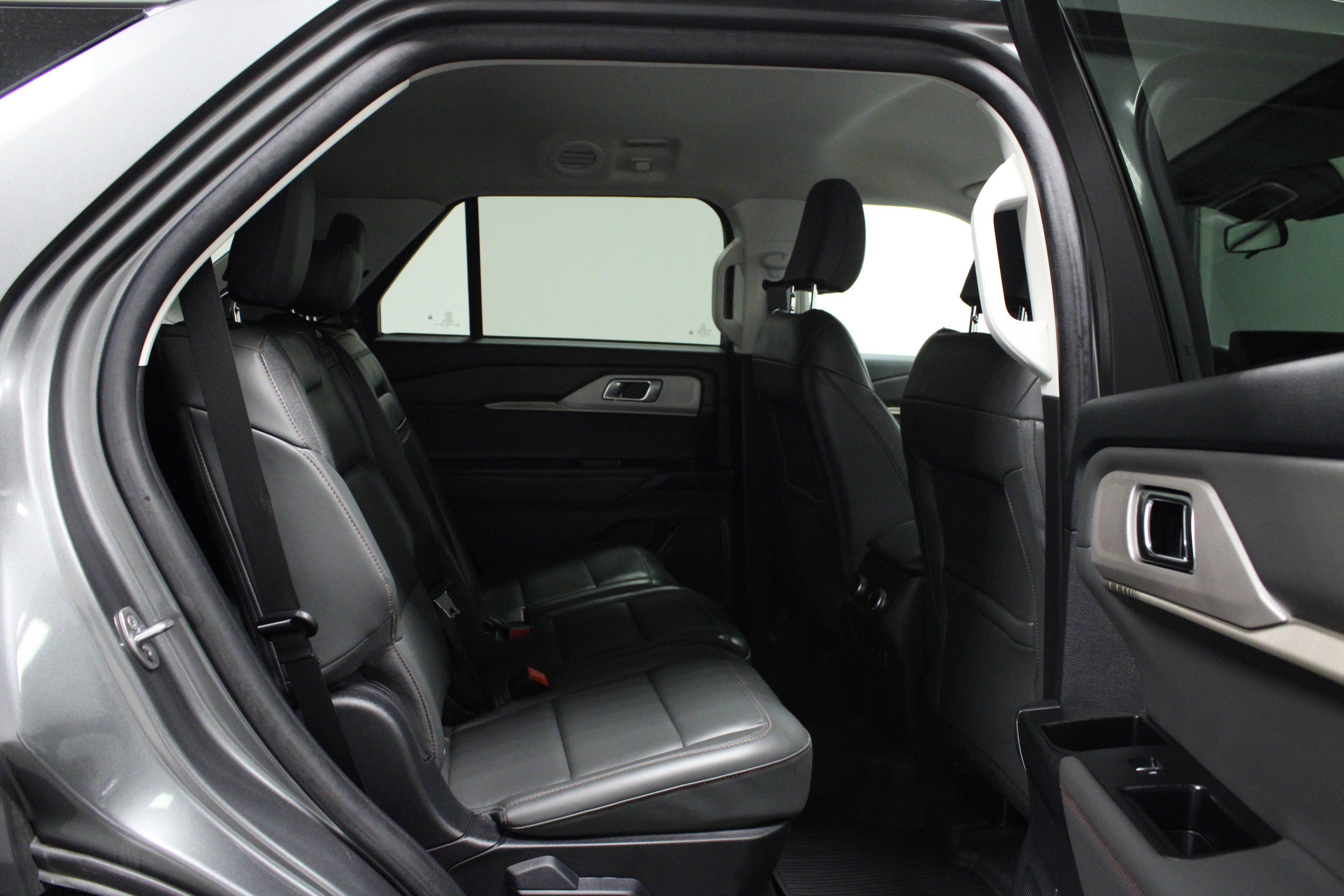 Used 2025 Ford Explorer Active w/ Active Comfort Package AWD/4WD image 16