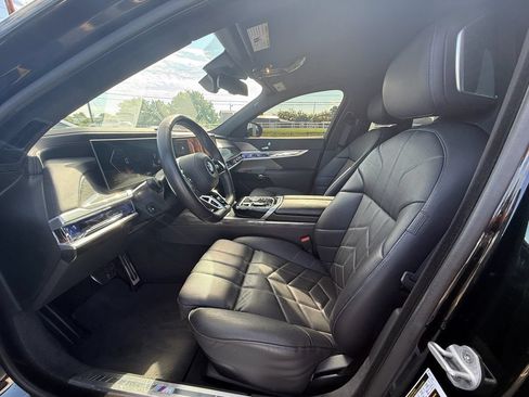 Used 2025 BMW 740i xDrive AWD/4WD image 12