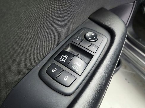 Used 2019 Dodge Challenger SXT image 17