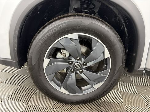 Used 2025 Nissan Rogue SV image 13