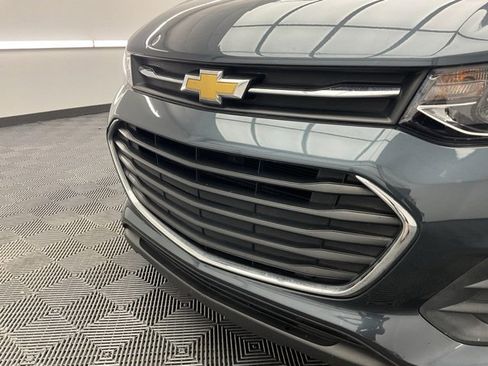 Used 2022 Chevrolet Trax LS w/ Tint and Cruise Package image 9