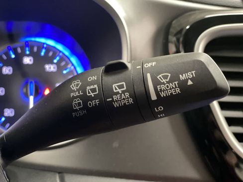 Used 2024 Chrysler Pacifica Touring-L FWD image 24