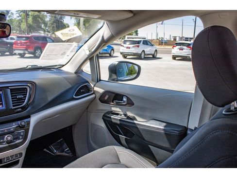 Used 2023 Chrysler Voyager LX FWD image 20