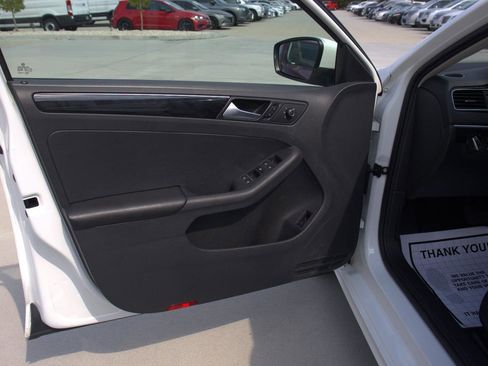 Used 2017 Volkswagen Jetta SEL image 28