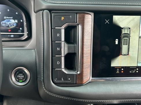 Used 2024 GMC Yukon XL Denali Ultimate AWD/4WD image 16