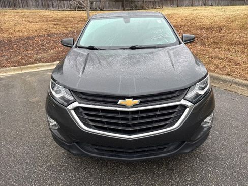 Used 2019 Chevrolet Equinox LT image 2