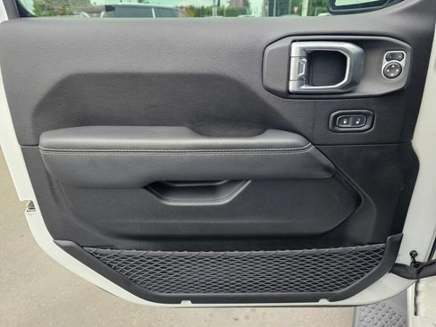 Used 2020 Jeep Wrangler Unlimited Sahara w/ Uconnect 4C Nav & Sound Group AWD/4WD image 20