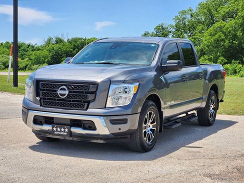 Used 2024 Nissan Titan SV w/ SV Convenience Package RWD image 3