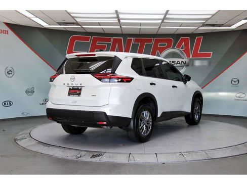 Used 2024 Nissan Rogue S AWD/4WD image 5