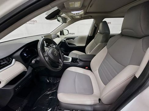 Used 2023 Toyota RAV4 XLE Premium image 20