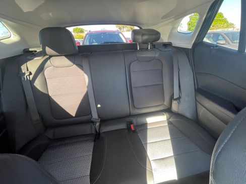 Used 2025 Chevrolet Trax LT image 36