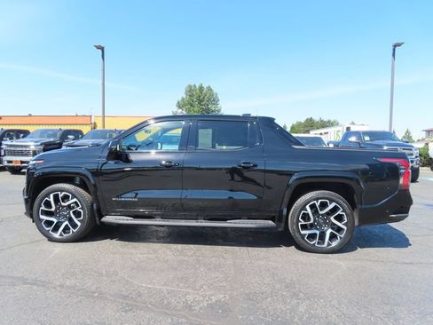 Certified 2025 Chevrolet Silverado EV RST AWD/4WD image 4