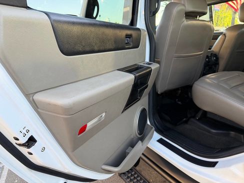 Used 2005 HUMMER H2 Base 4WD 4dr Crew Cab SB Picku w/ Preferred Equipment Group image 21