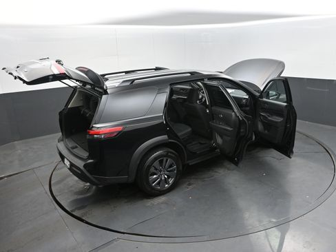 Used 2024 Nissan Pathfinder SV image 45