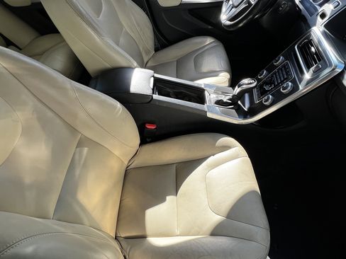 Used 2016 Volvo V60 T5 Premier w/ Convenience Package image 44