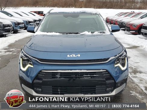 Certified 2023 Kia Niro SX Touring image 2