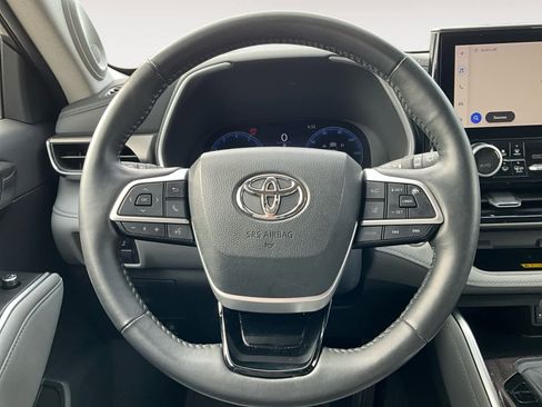 Used 2023 Toyota Highlander Limited image 18