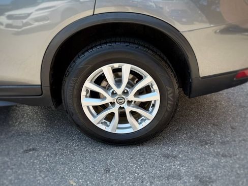 Used 2018 Nissan Rogue SV w/ Premium Package AWD/4WD image 16