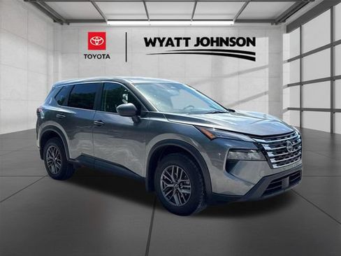 Used 2025 Nissan Rogue S AWD/4WD image 9