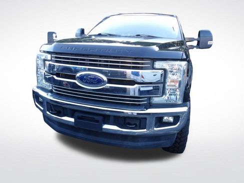 Used 2017 Ford F250 Lariat w/ Lariat Value Package AWD/4WD image 4