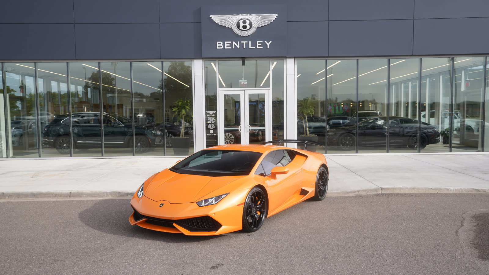 Used 2015 Lamborghini Huracan LP 610-4 AWD/4WD image 1