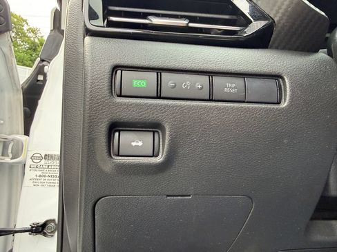 Used 2023 Nissan Sentra SR w/ SR Premium Package FWD image 24