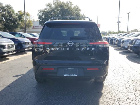 Used 2024 Nissan Pathfinder SV image 6
